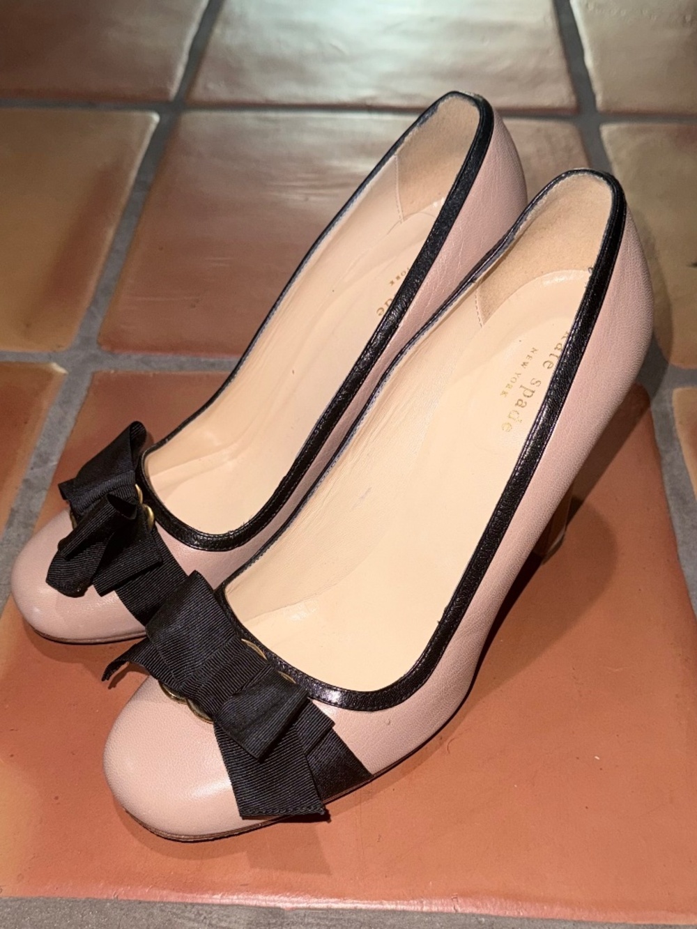 Kate Spade Nude Leather Pumps Black Bow Trim Women’s Size 10